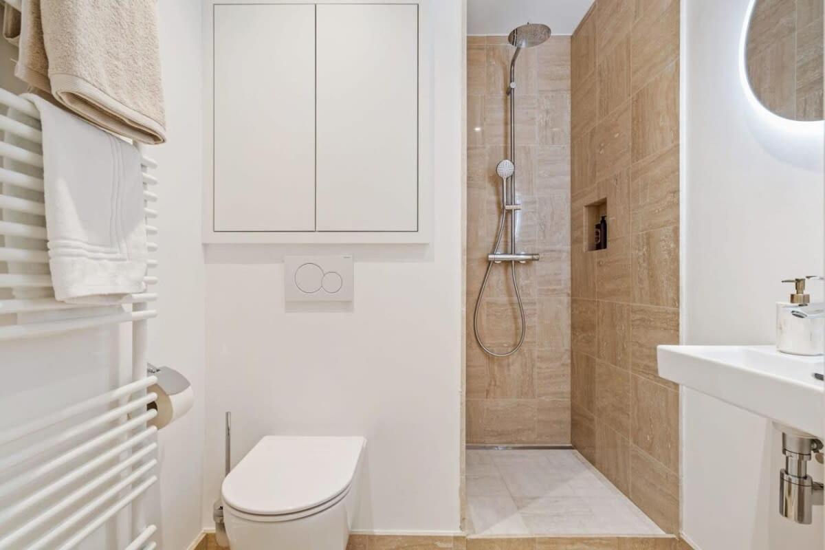 Modern Studio With King Bed, Walk To Attractions Λουξεμβούργο Εξωτερικό φωτογραφία