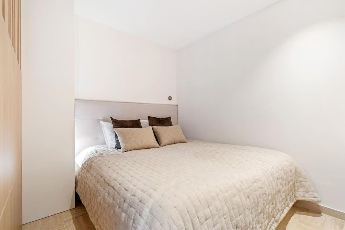 Modern Studio With King Bed, Walk To Attractions Λουξεμβούργο Εξωτερικό φωτογραφία