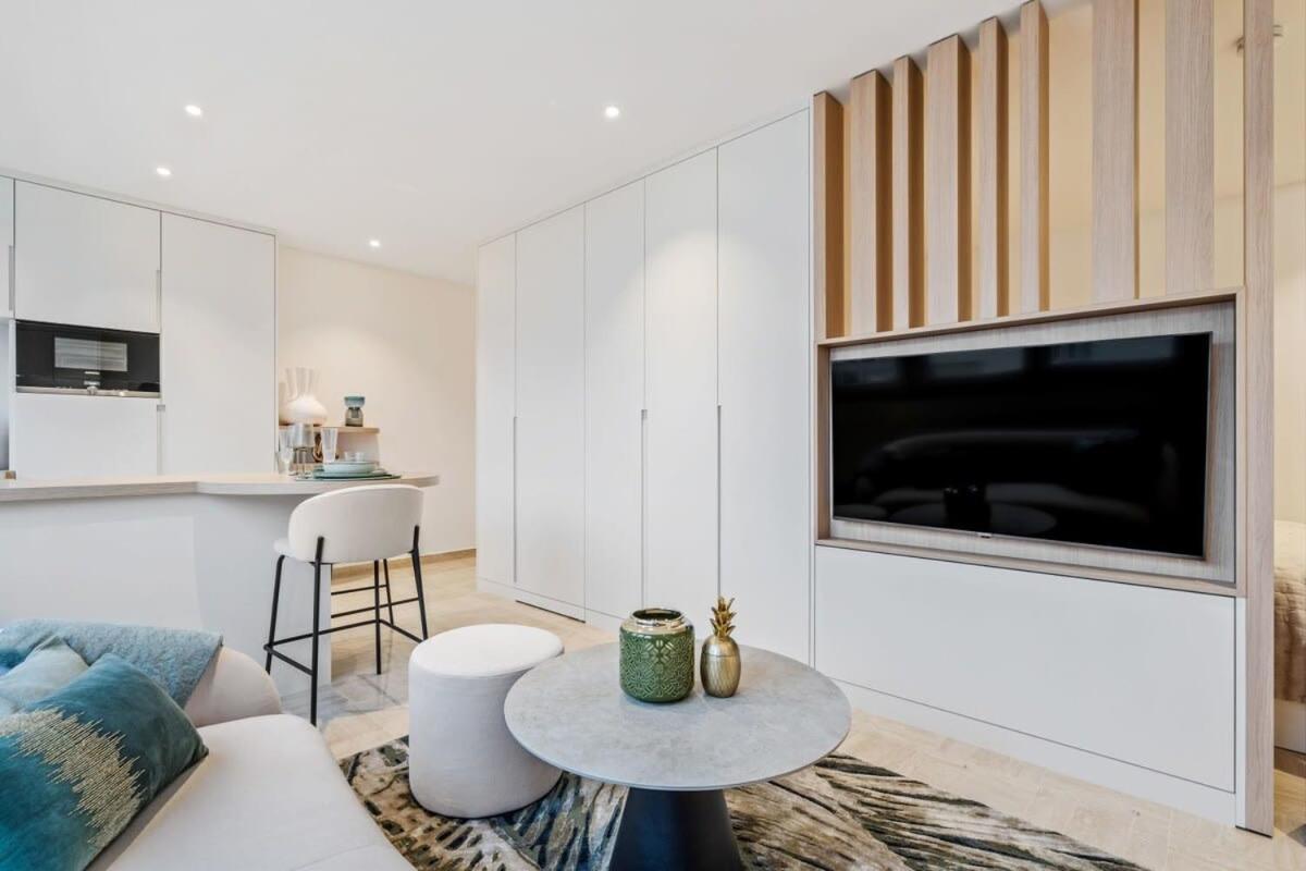 Modern Studio With King Bed, Walk To Attractions Λουξεμβούργο Εξωτερικό φωτογραφία